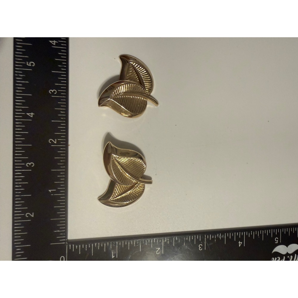 Vintage Coro Gold Tone Double Leaf Clip On Earrings Signed‎ Mid Century Jewelry